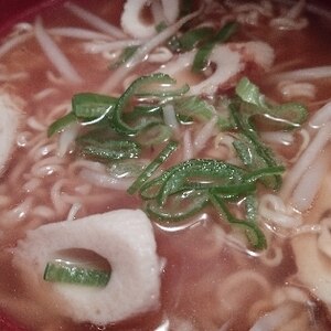 もやしと竹輪の味噌ラーメン